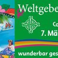 Zu sehen ist das drei Frauen von den Cookinseln, die am Meer sitzen. Es handelt sich um das offizielle Bild zum Weltgebetstag 2025.